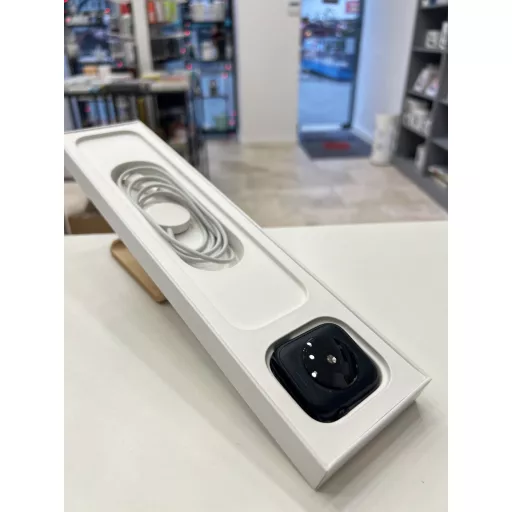 Apple Watch SE (2nd Gen) 44mm Cellular Midnight, midnight sportszíjjal