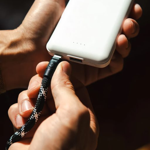 M.Craftsman Telefon Vállpánt Cross-Body Töltőkábellel Black White