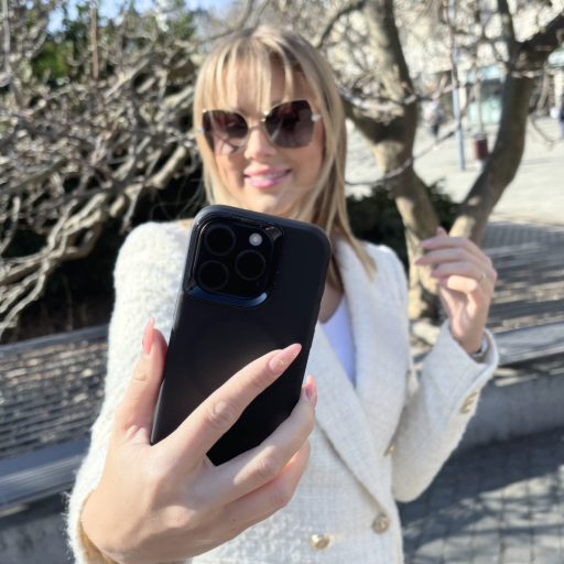 Skech Hard Rubber MagSafe fekete ütésálló iPhone 15 Pro tok, hátlap