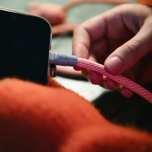 M.Craftsman Telefon Vállpánt Cross-Body Töltőkábellel Hot Pink