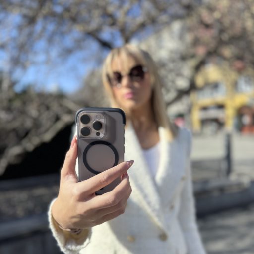 Skech Stark MagSafe fekete ütésálló iPhone 16 Plus tok, hátlap
